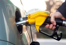 گرانی بنزین 1402 افزایش قیمت بنزین تصویب شد مدیرعامل شرکت ملی پالایش و پخش فرآورده‌های نفتی ایران با اعلام آمادگی کامل برای تامین سوخت در تعطیلات نوروز درباره گران شدن بنزین در سال ۱۴۰۲ توضیحاتی داد.